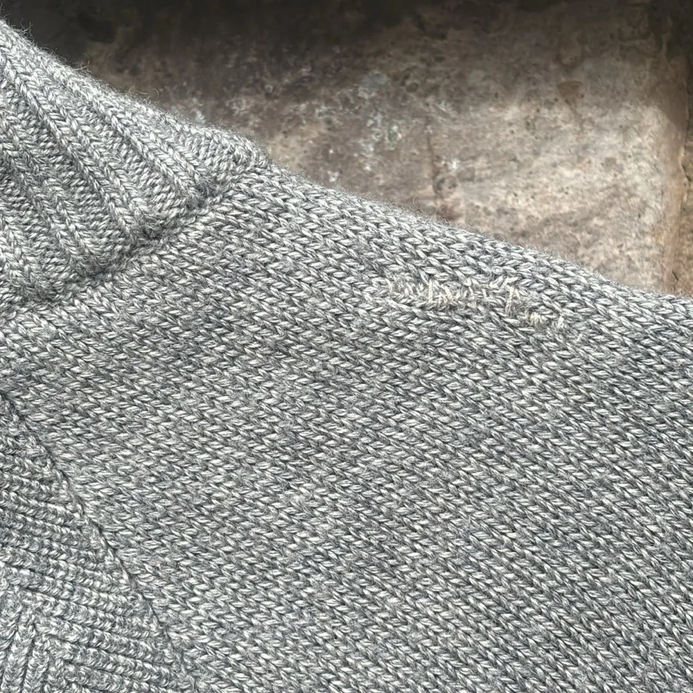 Banana Republic Men’s Sweater Gray Merin  Extra Fine Wool Size Medium